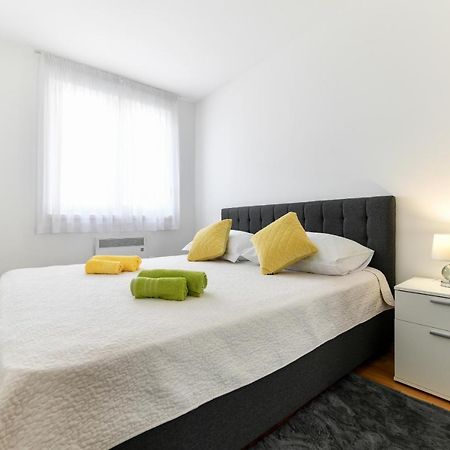 Modern Apartment For 2025' Vacation In ザダル エクステリア 写真