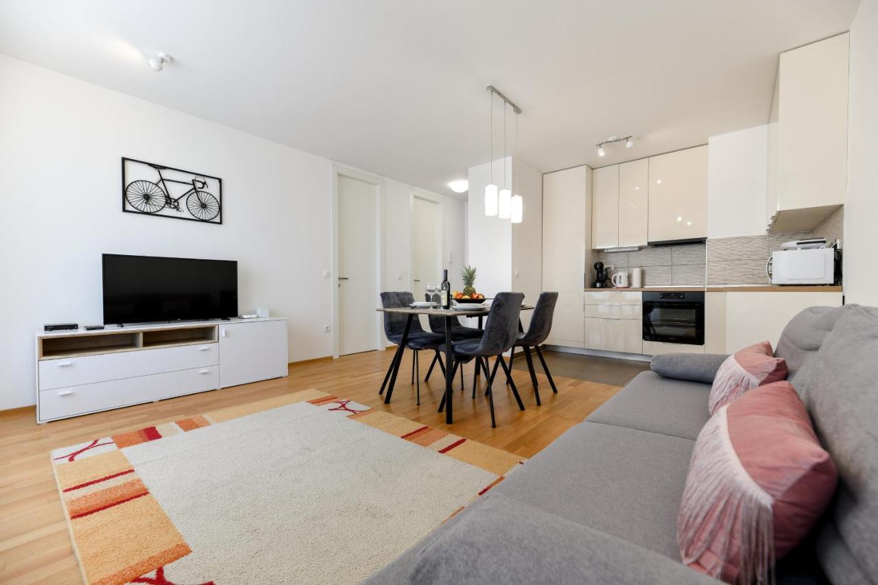 Modern Apartment For 2025' Vacation In ザダル エクステリア 写真