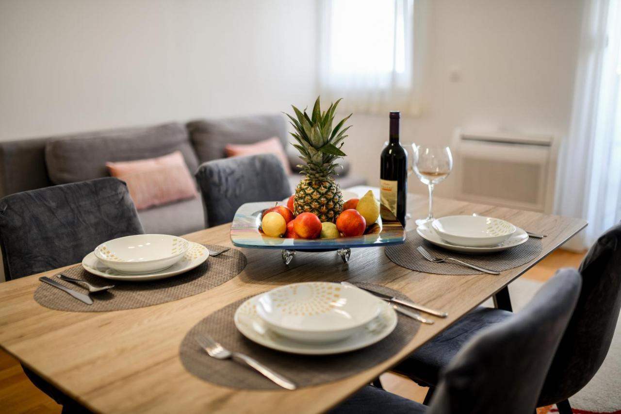 Modern Apartment For 2025' Vacation In ザダル エクステリア 写真