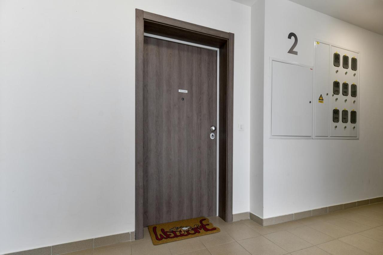 Modern Apartment For 2025' Vacation In ザダル エクステリア 写真