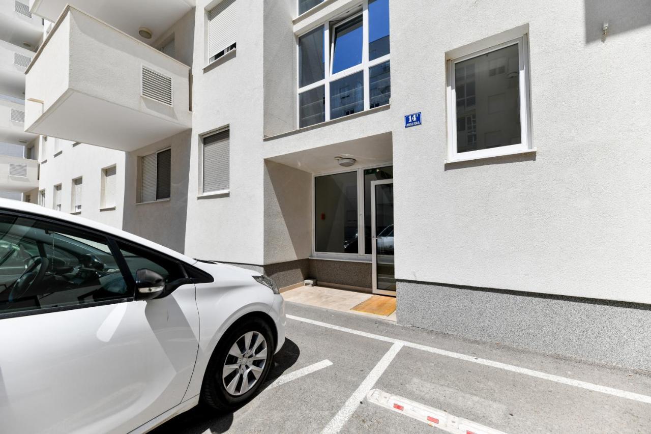 Modern Apartment For 2025' Vacation In ザダル エクステリア 写真