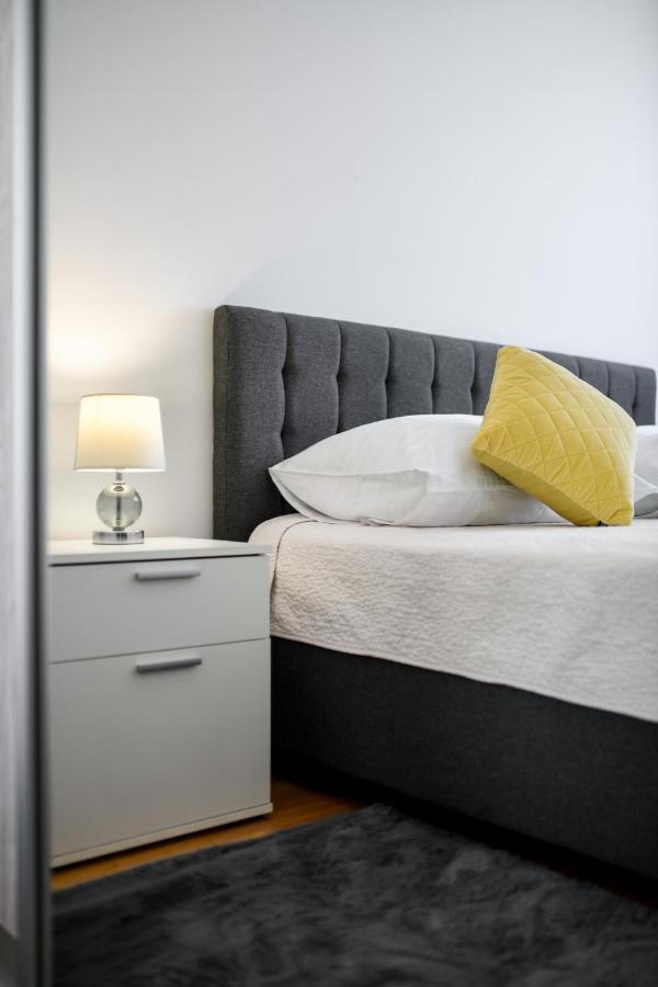 Modern Apartment For 2025' Vacation In ザダル エクステリア 写真