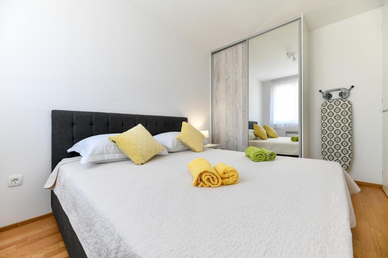 Modern Apartment For 2025' Vacation In ザダル エクステリア 写真