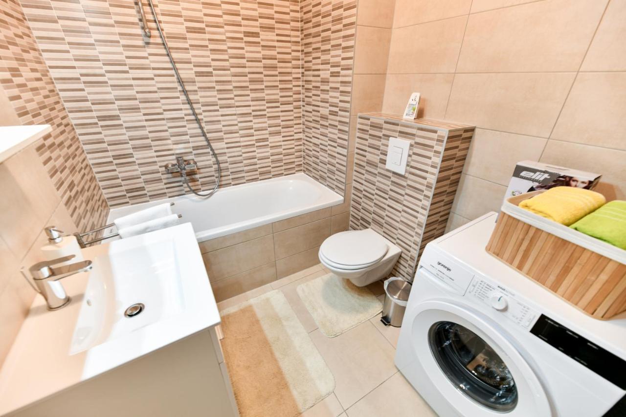 Modern Apartment For 2025' Vacation In ザダル エクステリア 写真