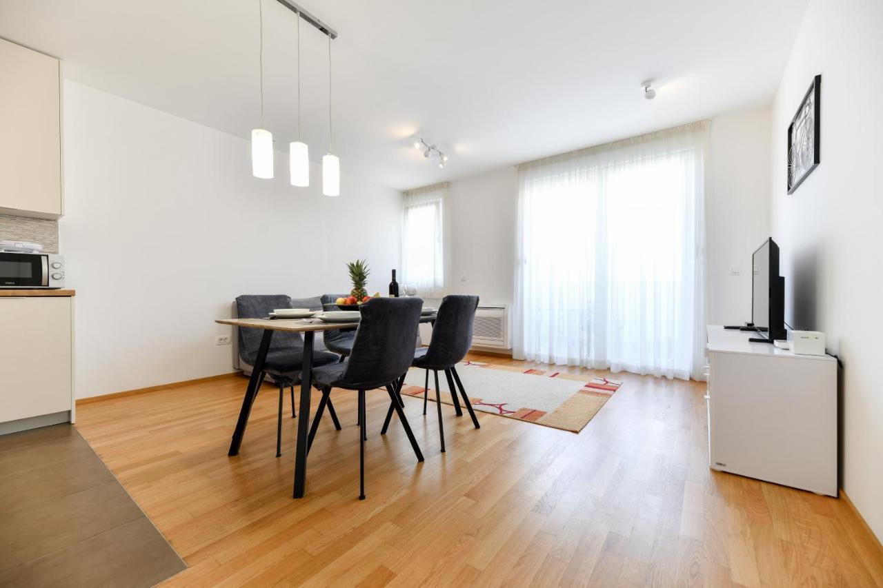 Modern Apartment For 2025' Vacation In ザダル エクステリア 写真