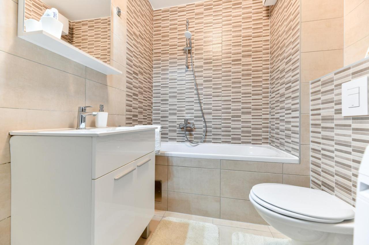 Modern Apartment For 2025' Vacation In ザダル エクステリア 写真