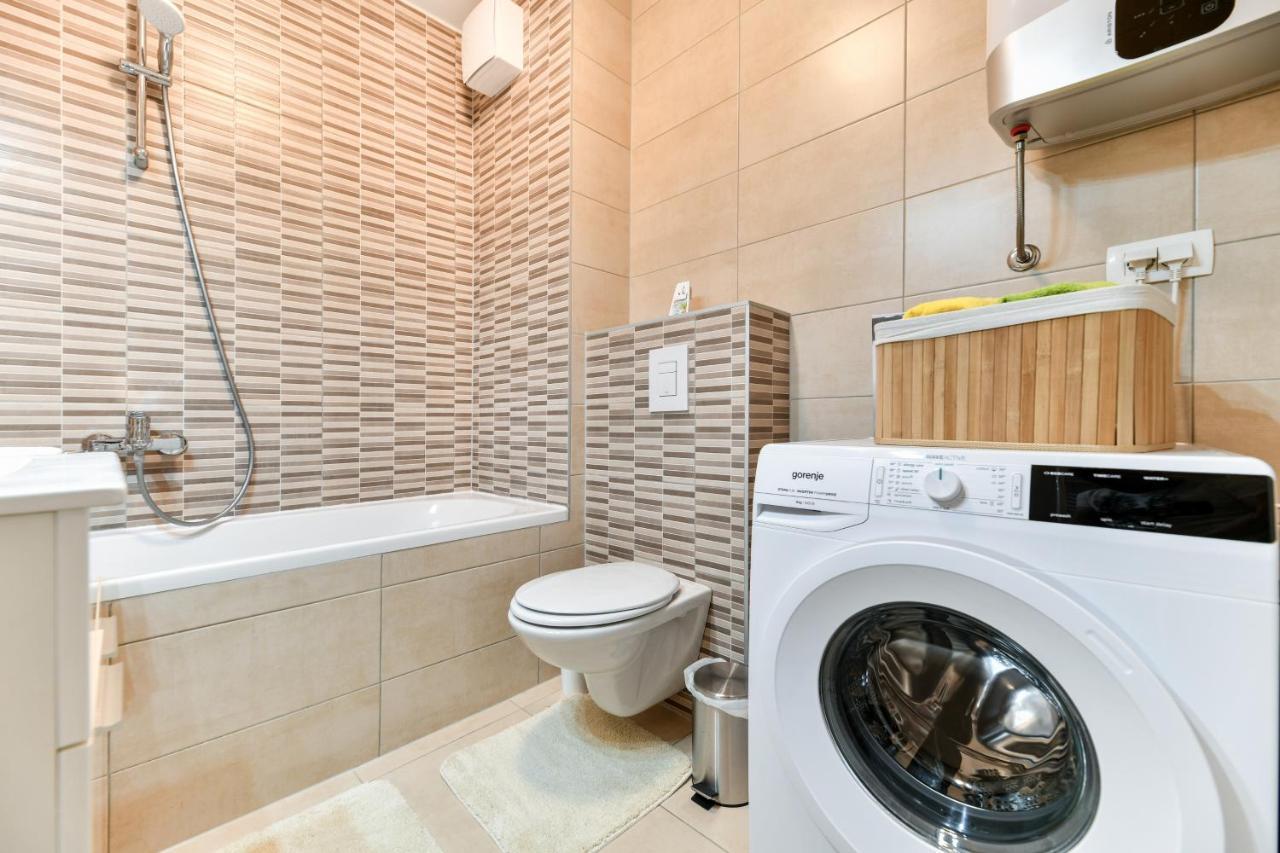 Modern Apartment For 2025' Vacation In ザダル エクステリア 写真