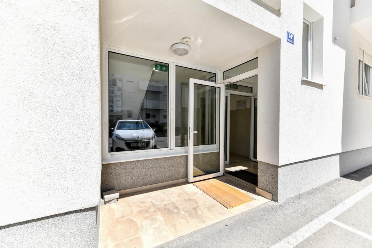 Modern Apartment For 2025' Vacation In ザダル エクステリア 写真