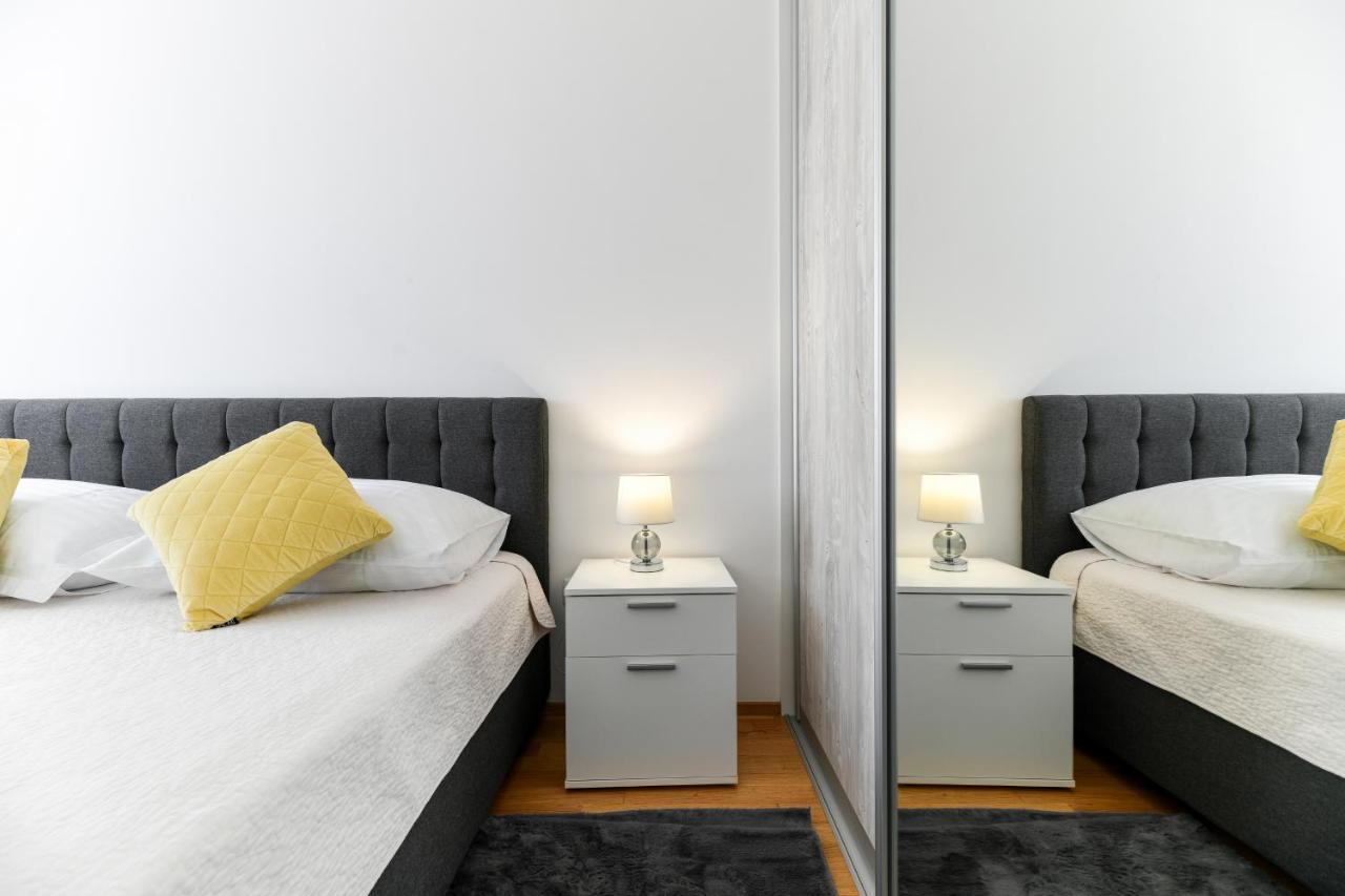 Modern Apartment For 2025' Vacation In ザダル エクステリア 写真