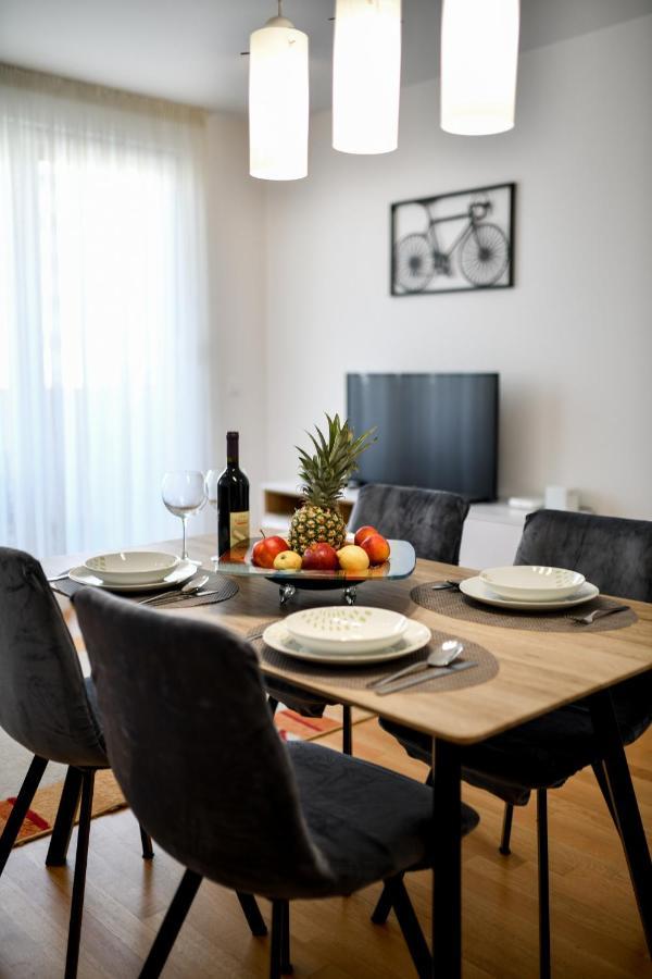 Modern Apartment For 2025' Vacation In ザダル エクステリア 写真