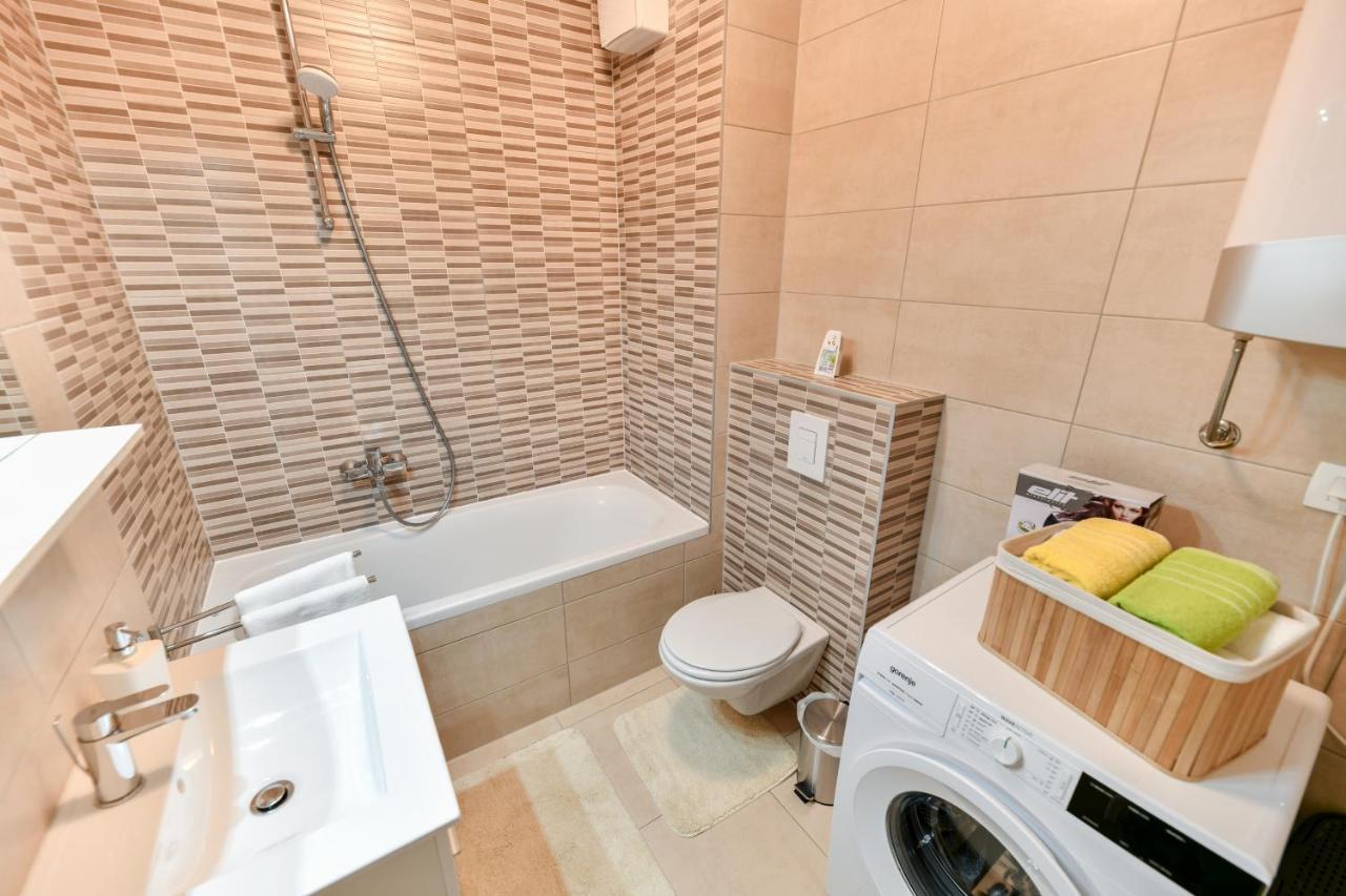 Modern Apartment For 2025' Vacation In ザダル エクステリア 写真