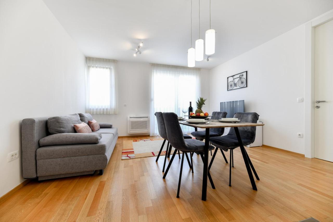 Modern Apartment For 2025' Vacation In ザダル エクステリア 写真