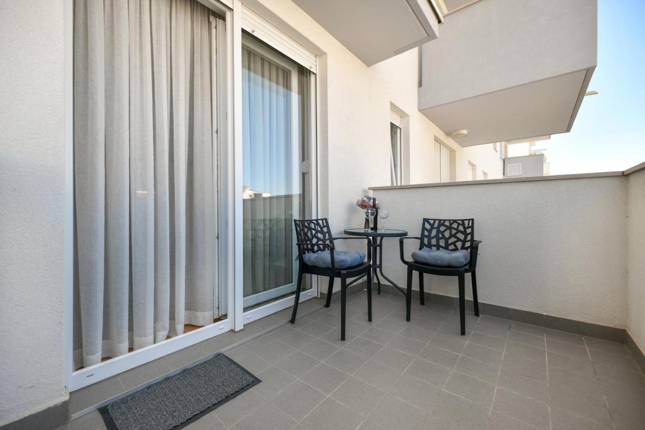 Modern Apartment For 2025' Vacation In ザダル エクステリア 写真