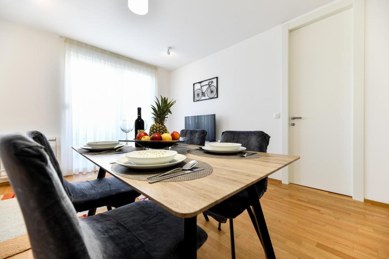 Modern Apartment For 2025' Vacation In ザダル エクステリア 写真