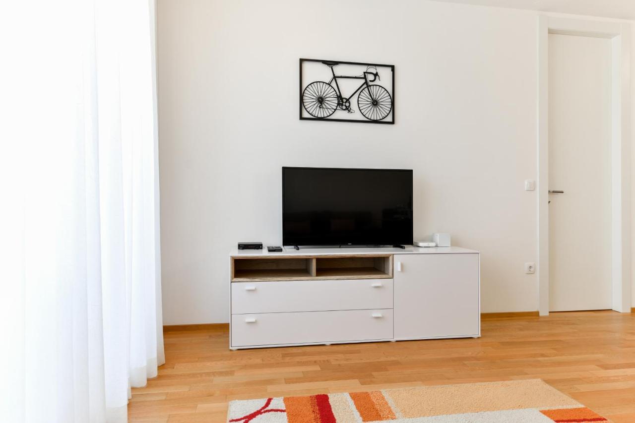 Modern Apartment For 2025' Vacation In ザダル エクステリア 写真