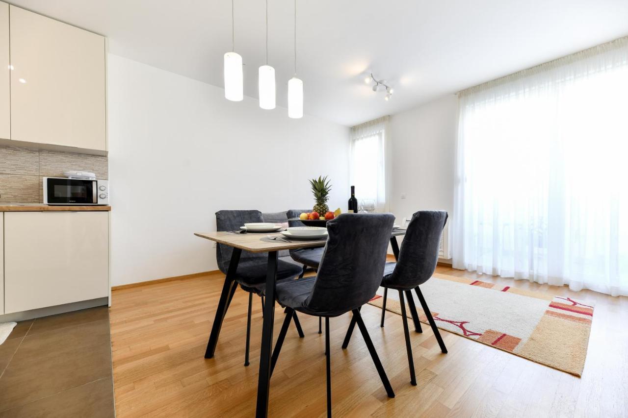 Modern Apartment For 2025' Vacation In ザダル エクステリア 写真